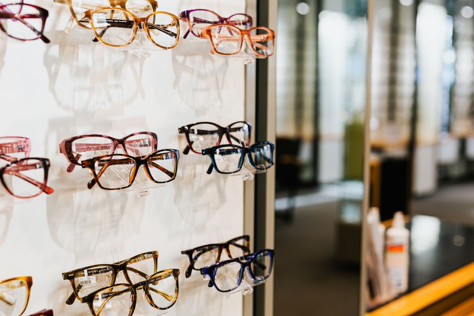 Augen im Alter – Brillenauswahl beim Optiker